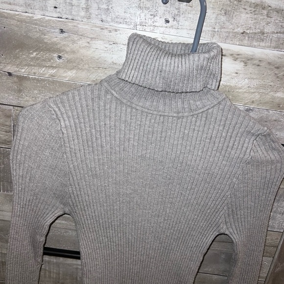 Basic Ribbed Turtleneck - Picture 2 of 2